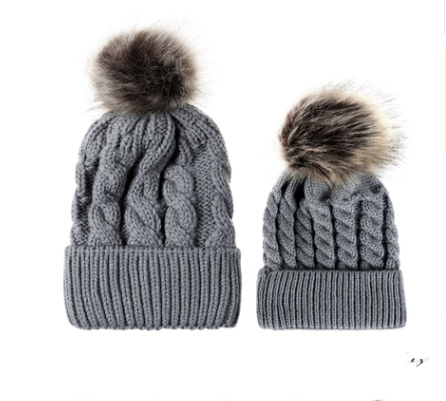 Autumn and winter ball twist knit hat Warm